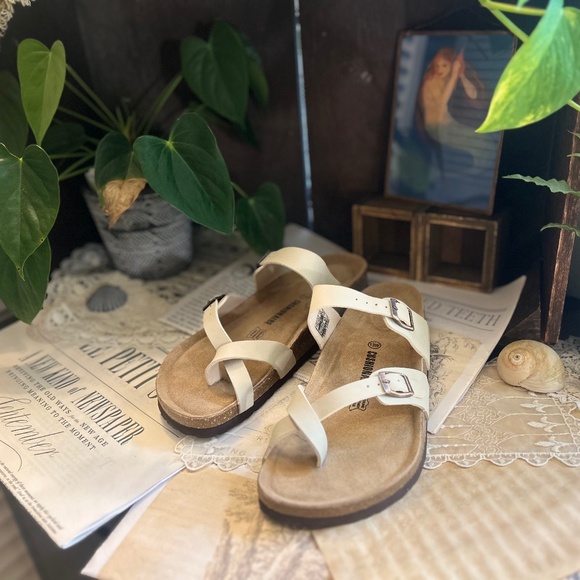 Cushionaire sandal - Picture 1 of 3